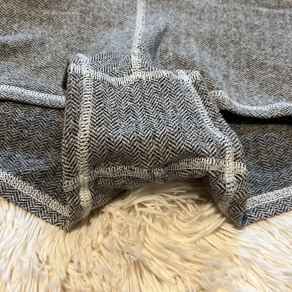 Lululemon athletica gray boogie shorts, without any tags, size 10 - Picture 7 of 16